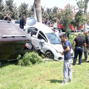 antalyada trafik kazasi 2 polis yarali n372rPBW