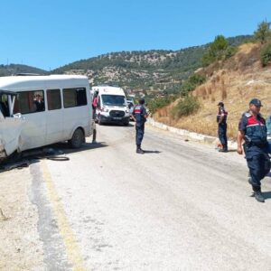 aydinda iscileri tasiyan minibus ticari arac ile carpisti 3u agir 8 yarali aDIkTvHq