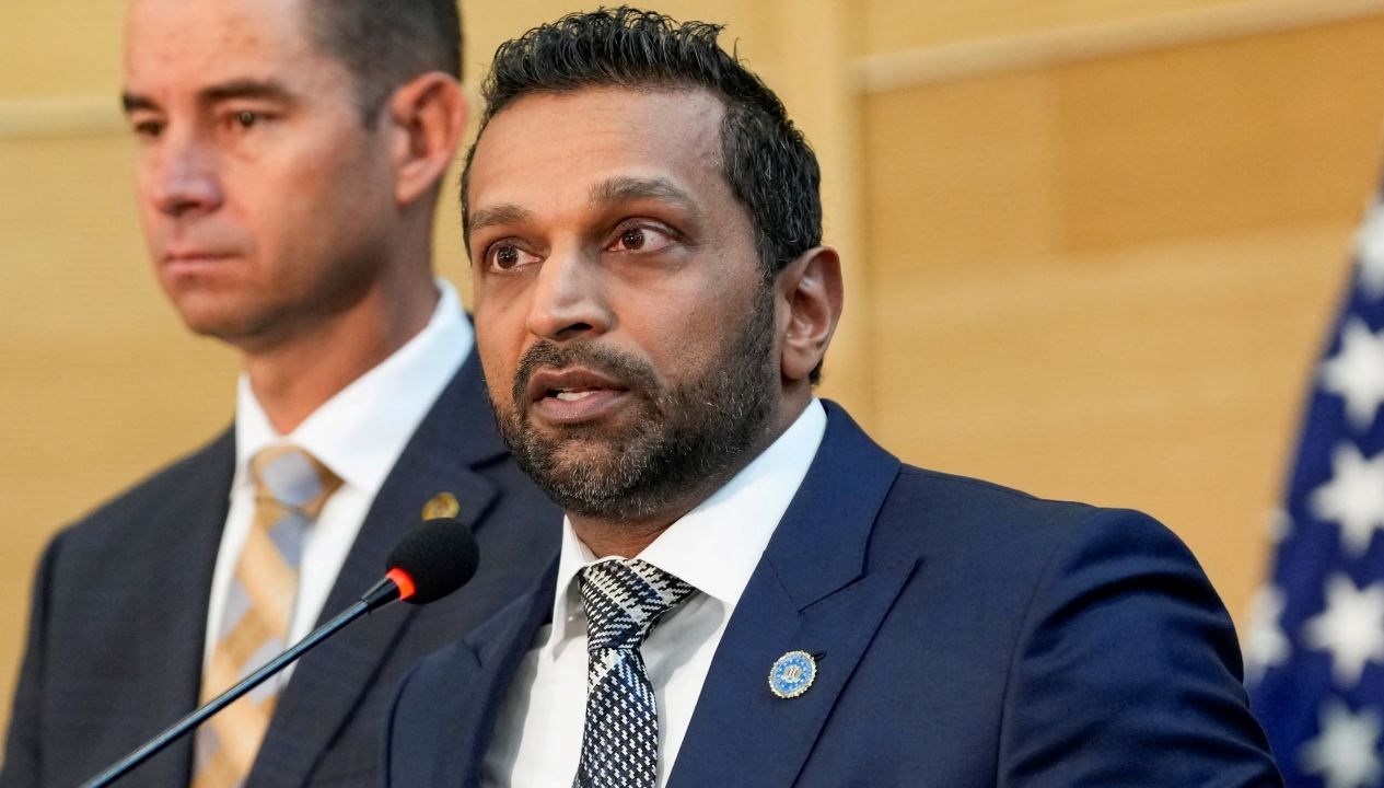 fbi direktoru senatoya meydan okudu hicbir yere gitmiyorum luaULshz