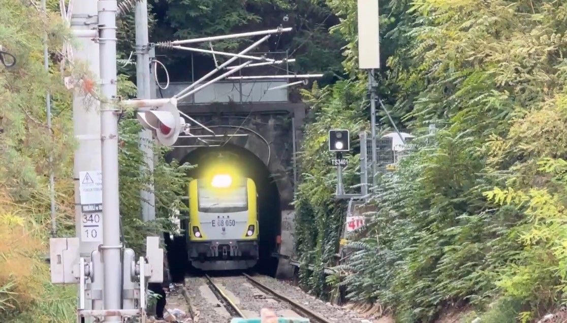 evlerin altindan gecen 114 yillik tren tuneli mahalleyle butunlesti 32EGQztf