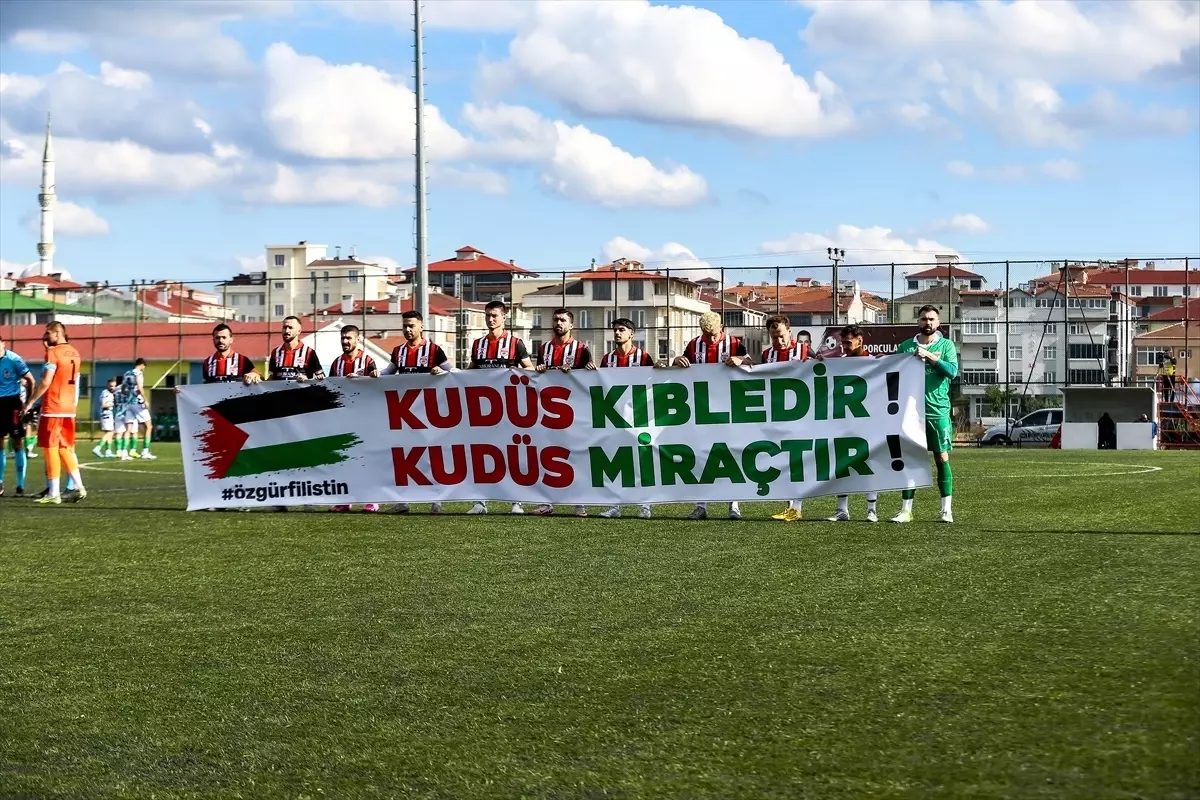 filistine destek icin pankartla ciktilar EJqP7YHs