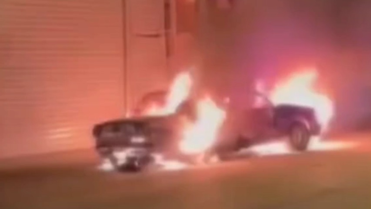 mersinde sanayi sitesinde 5 arac kundaklandi W7tTRJ5R.jpg