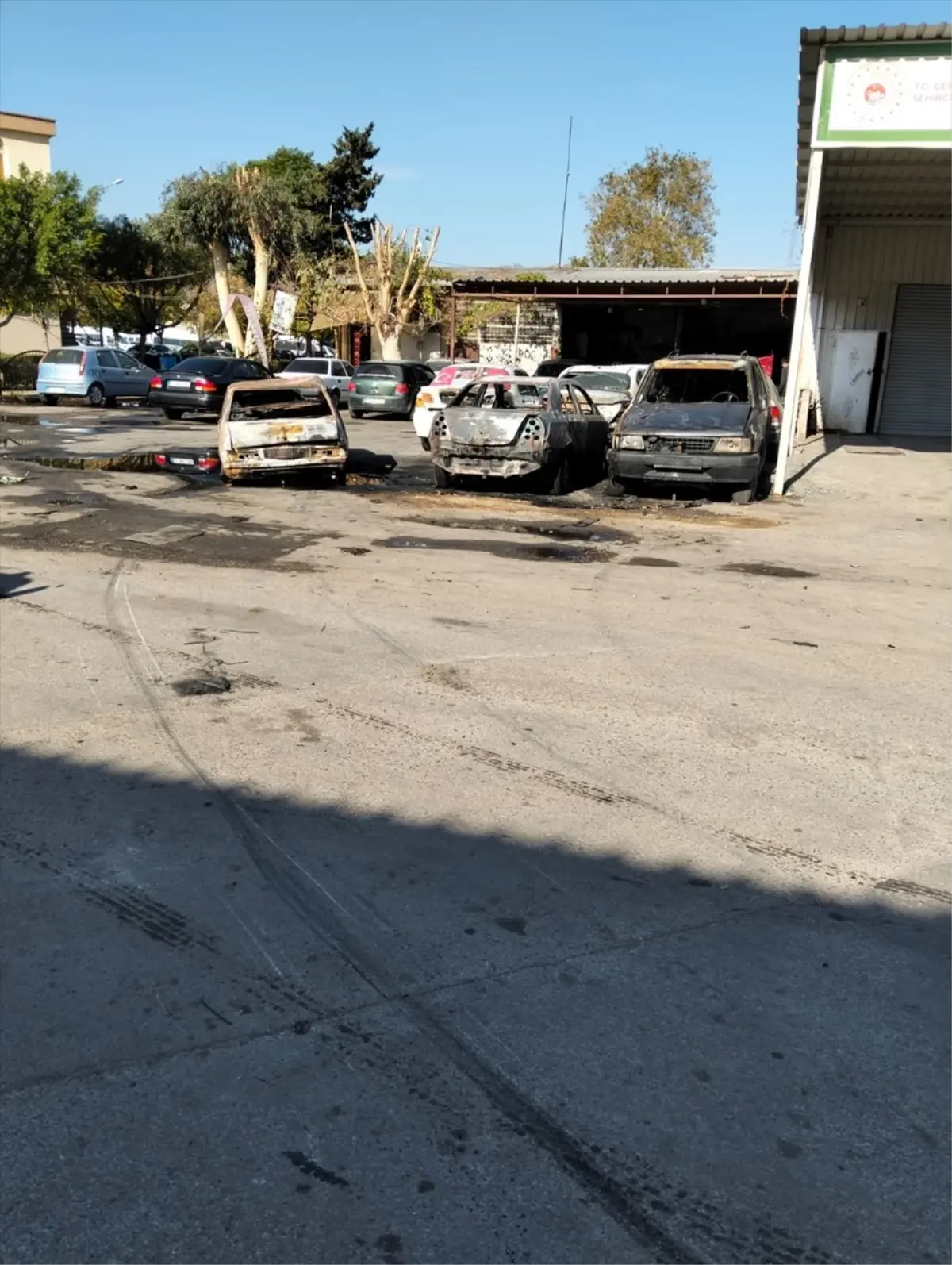 tarsusta park halindeki araclar yandi HVudLA6X.jpg