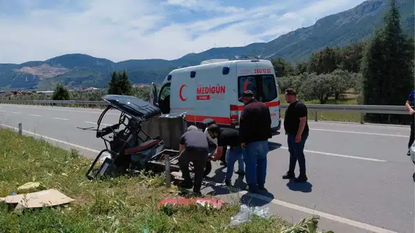 TIR’ın elektrikli bisiklete çarpması sonucu bir ölü, dört yaralı