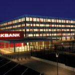 Akbanktan yilin ilk yarisinda ekonomiye 29 trilyon lira kredi destegi 2TTMckOM