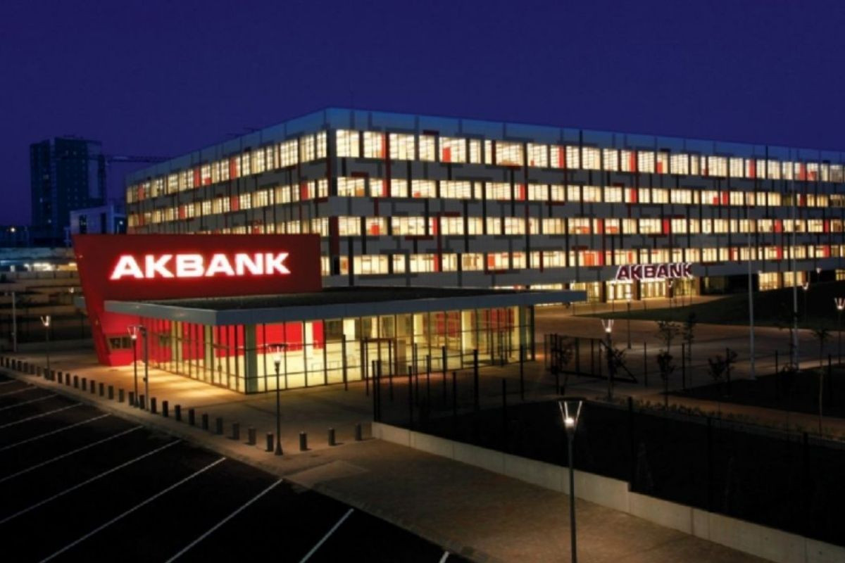 Akbanktan yilin ilk yarisinda ekonomiye 29 trilyon lira kredi destegi 2TTMckOM